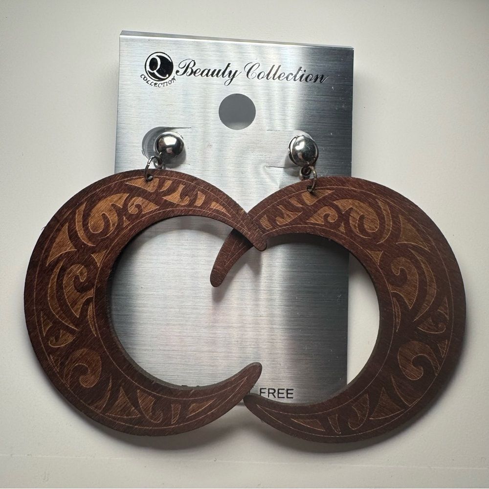 3For$20 Beauty Collection Tribal Tan/Brown Wood Statement Stud Earring